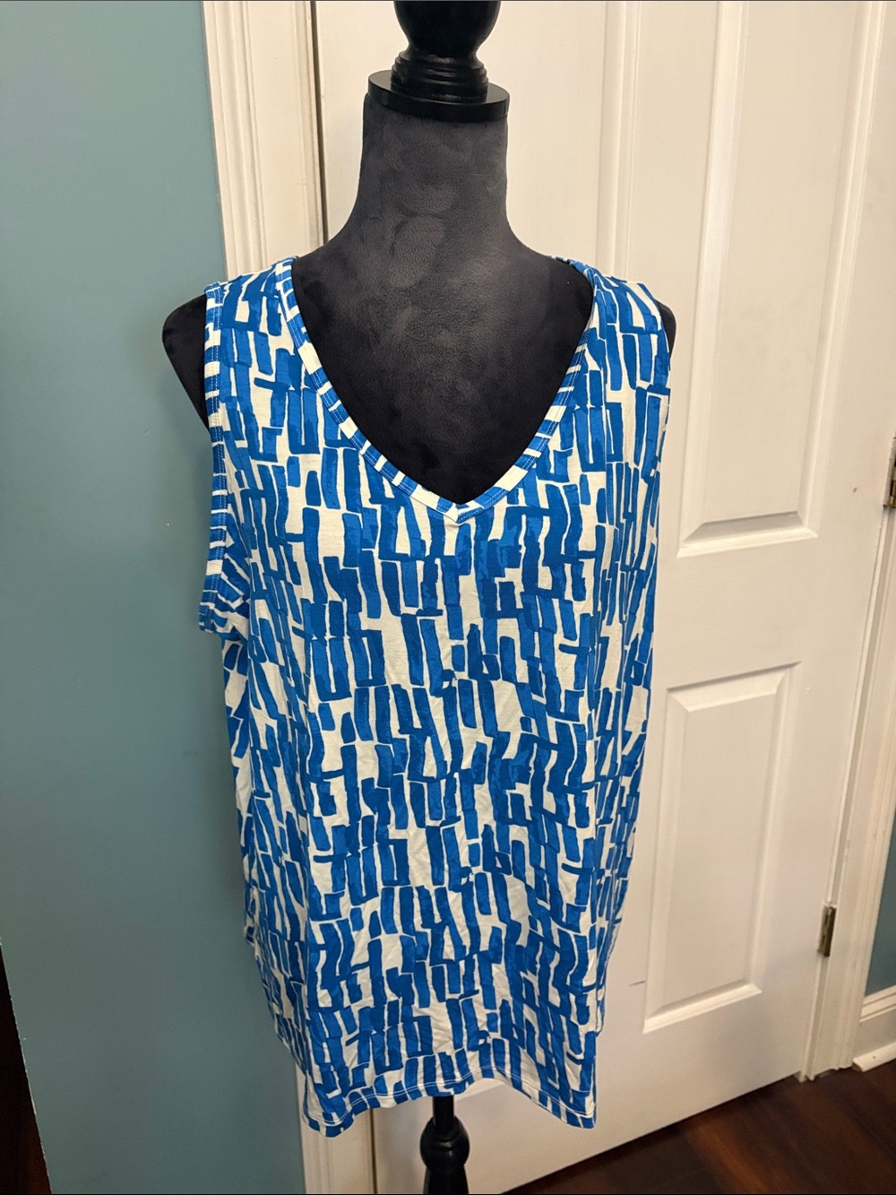 Nine West Blue & White Abstract Soft Spun Sleeveless Top